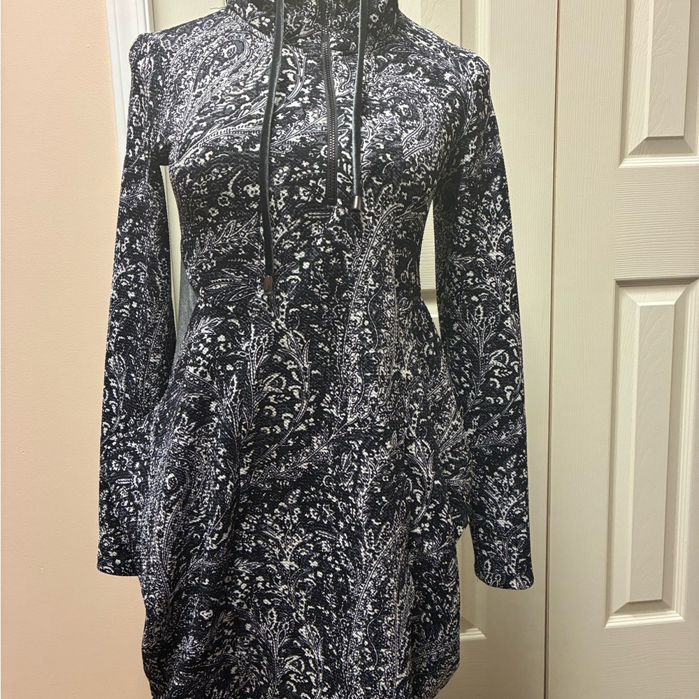 Pure Essence Size Medium Chic Black and White Patterned Tunic